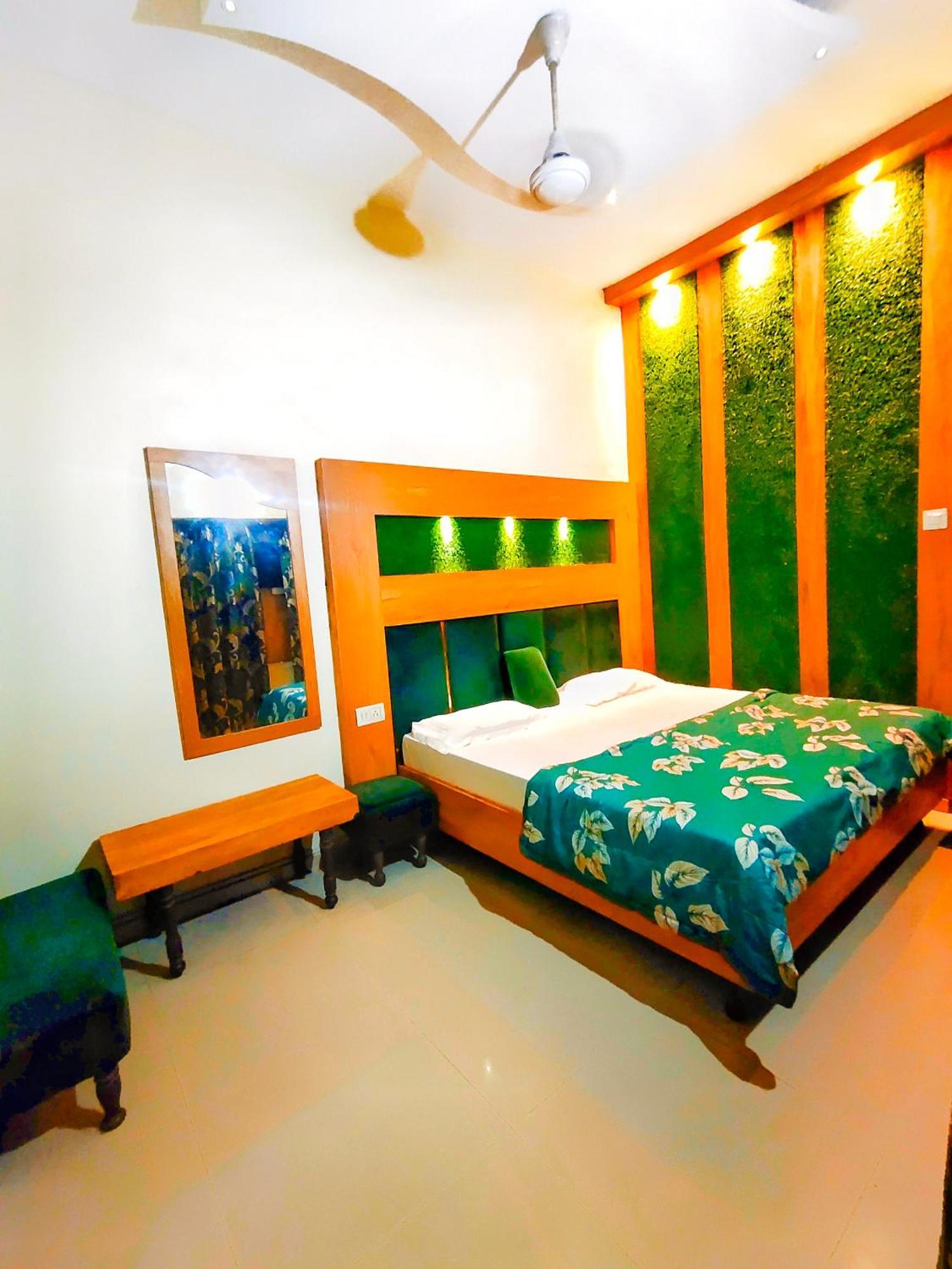 Hotel Revoli Just 5 Min From Golden Temple Amritsar